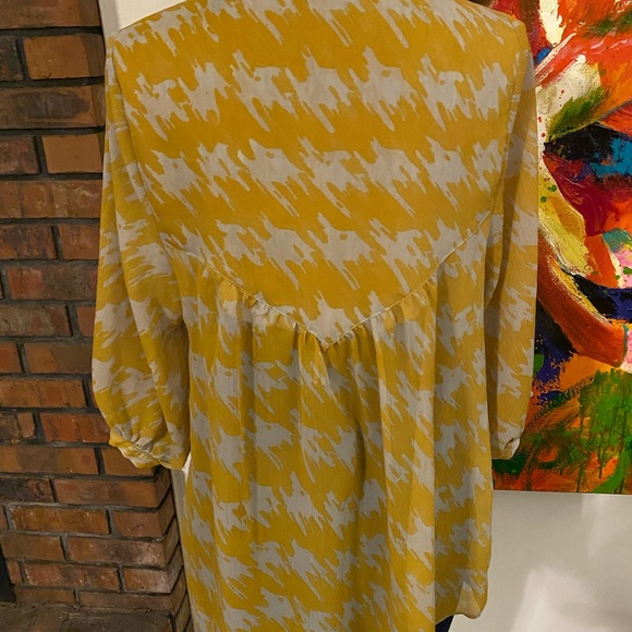 Mustard houndstooth top - Picture 4 of 4